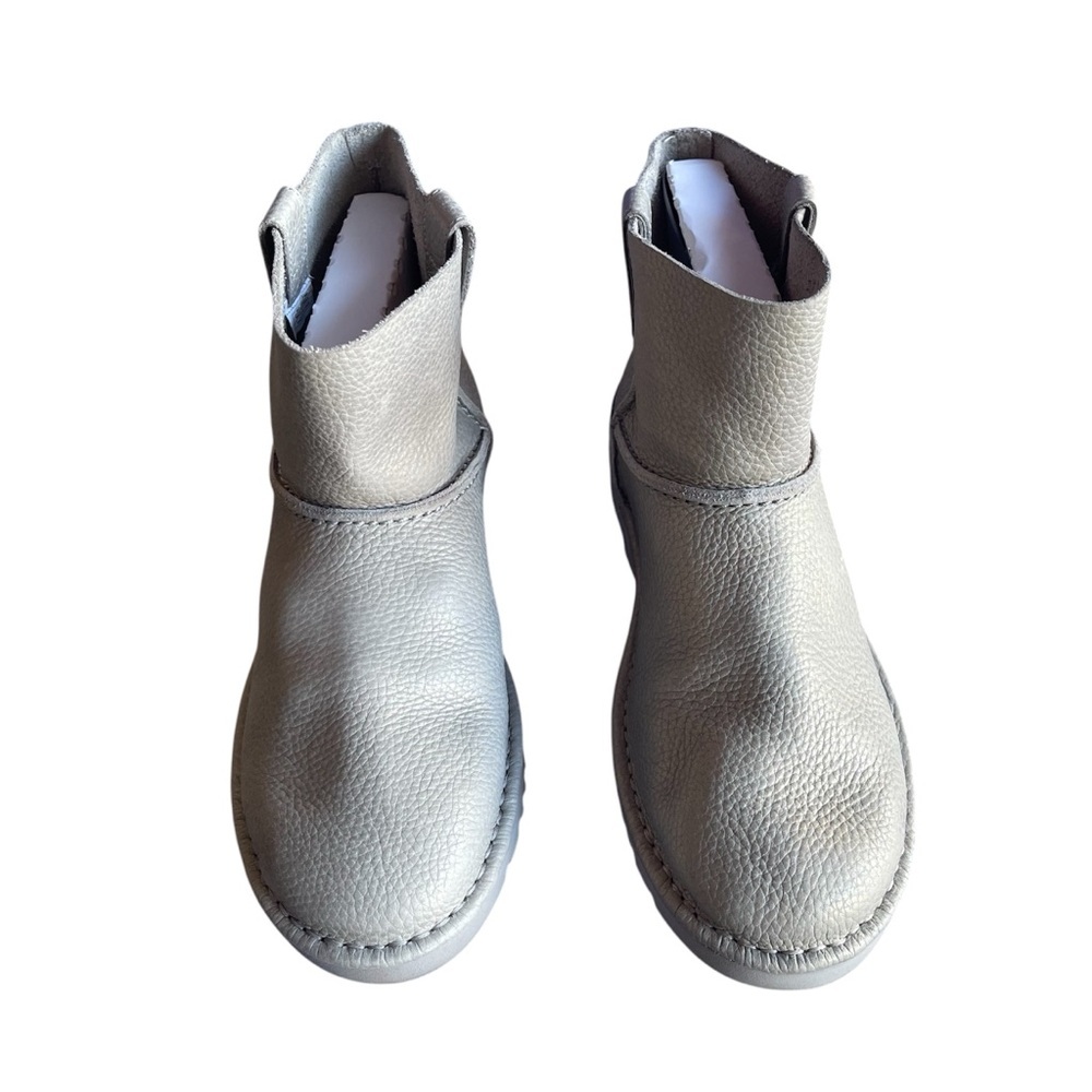 UGG Gray Glitter Unlined Leather Boots US 7